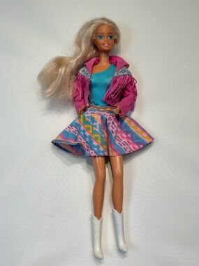 1989 Western Fun Barbie (model #9932).